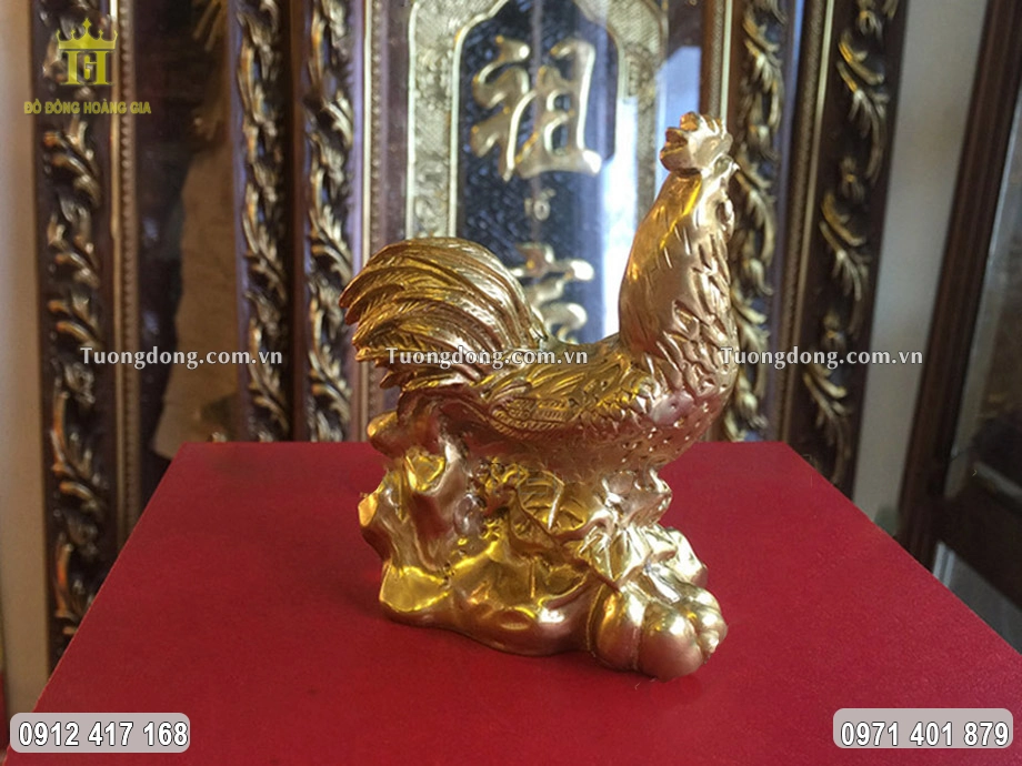 Hình ảnh nhìn nghiêng của con gà